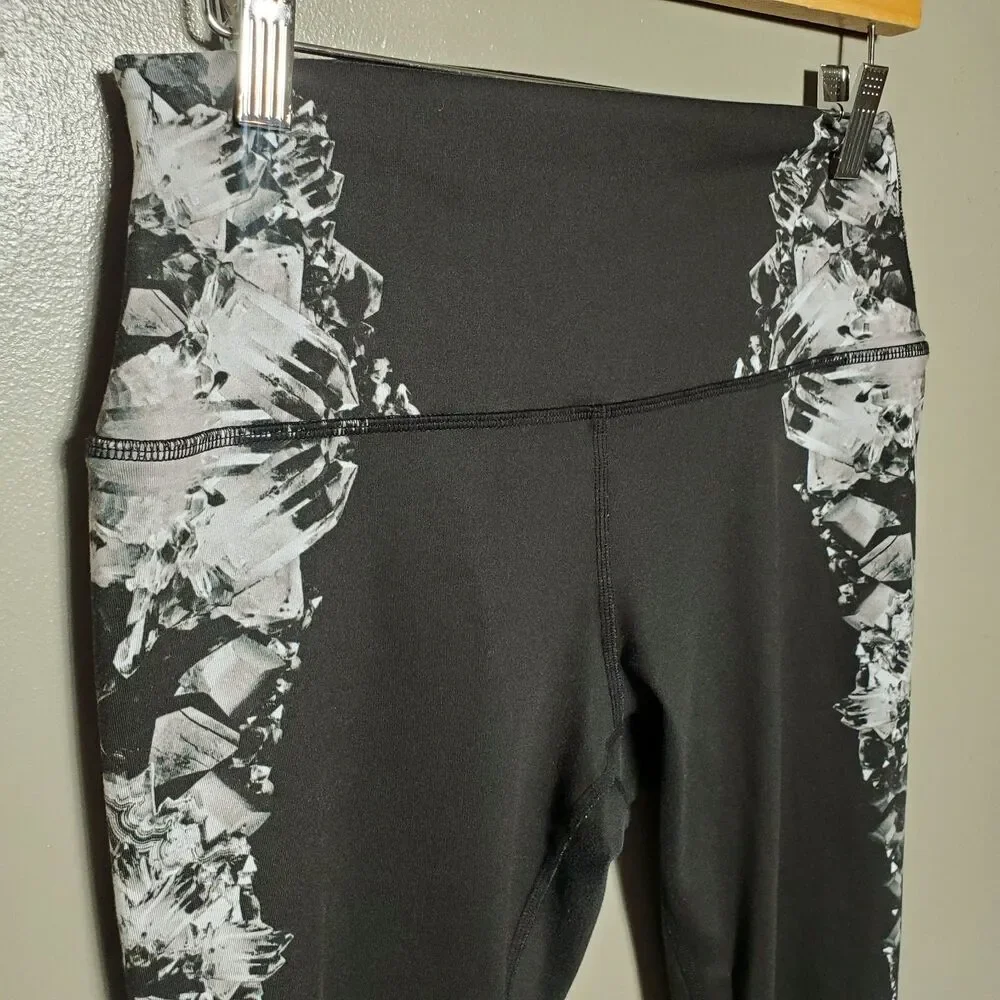 Alo Yoga Capri Leggings Size Medium Black High Waist Airbrush Dark Crystal